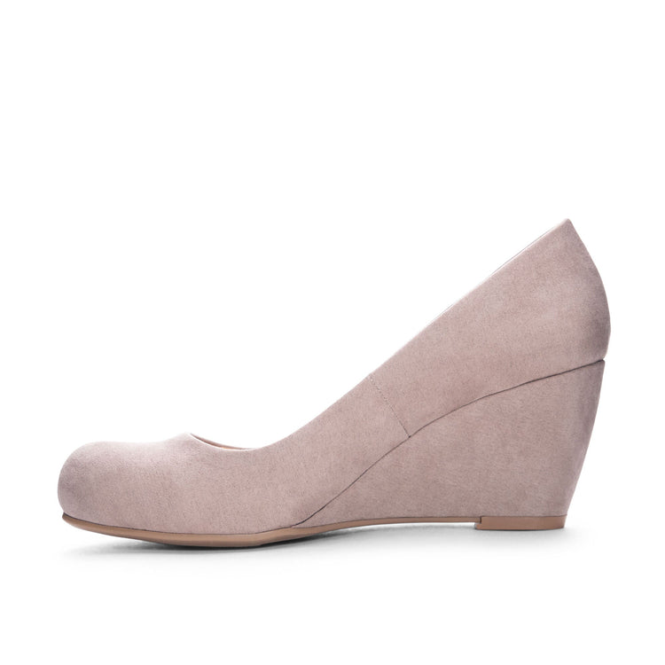 Wedge pumps hot sale wide width